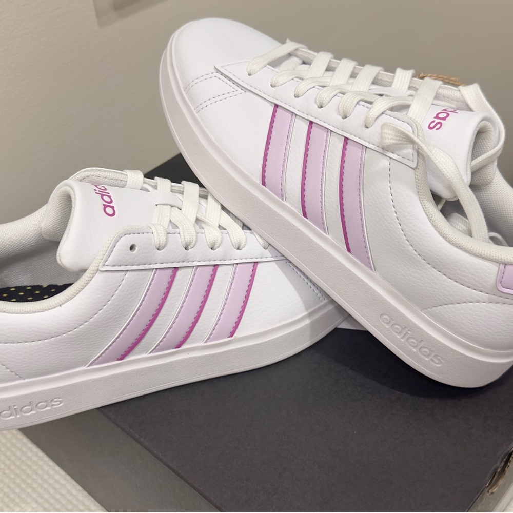 Adidas Women's Grand Court 2.0 Cloudfoam Lifestyle Court Comfort Shoes